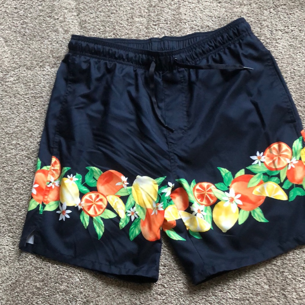Men's swim trunks with mesh lining